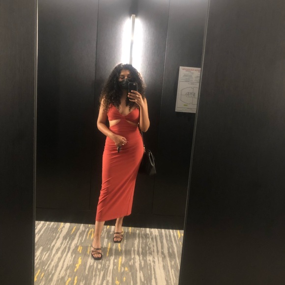 Dynamite Cut-out Midi Dress - Picture 2 of 2